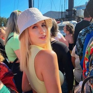 Meet your Posher, Alexis